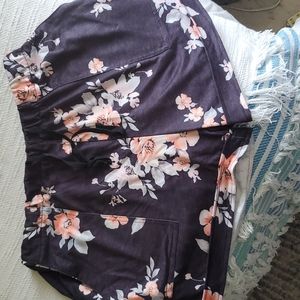 Floral elastic shorts with tie